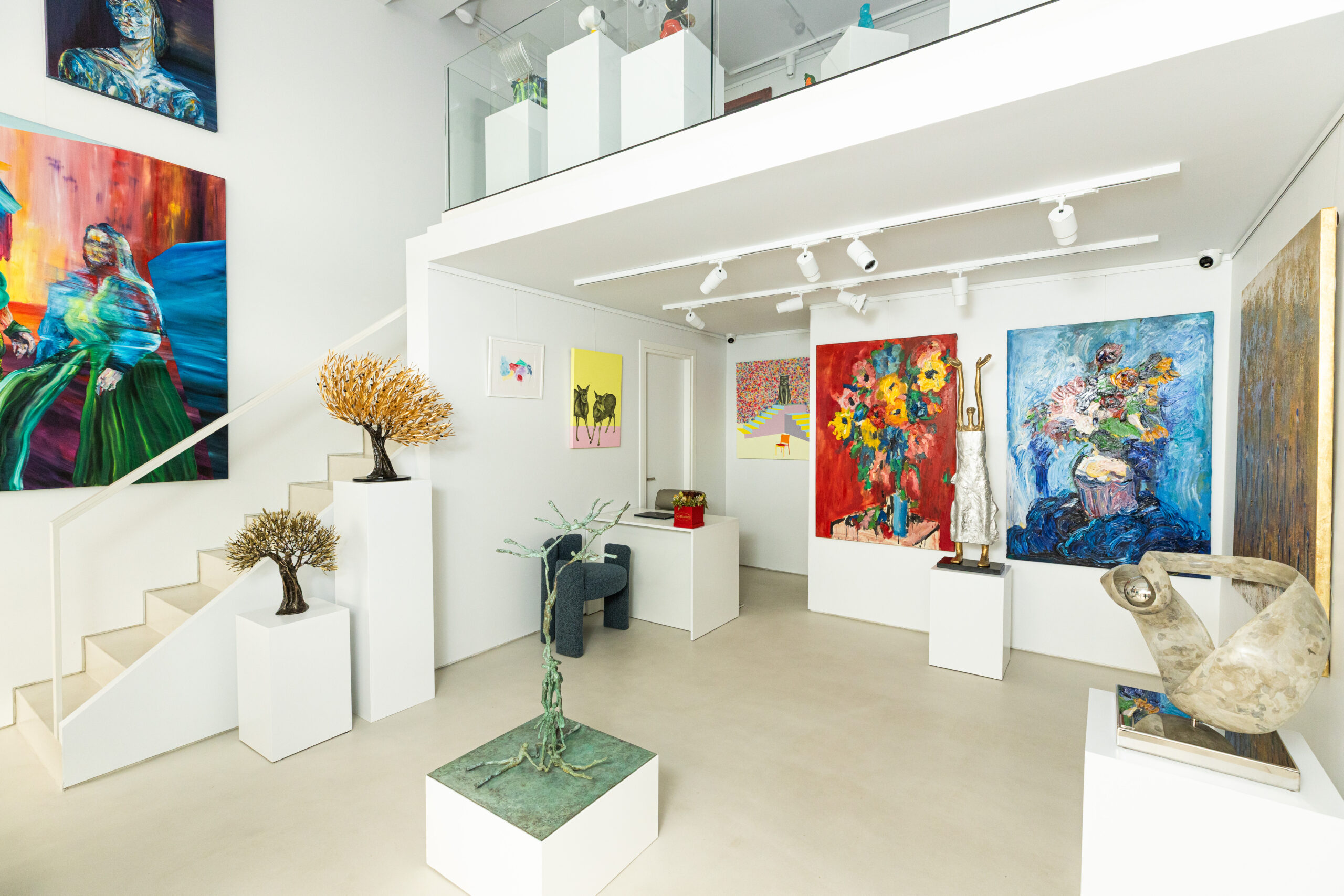 View of the ground floor of the gallery. Paintings and sculptures can be seen.